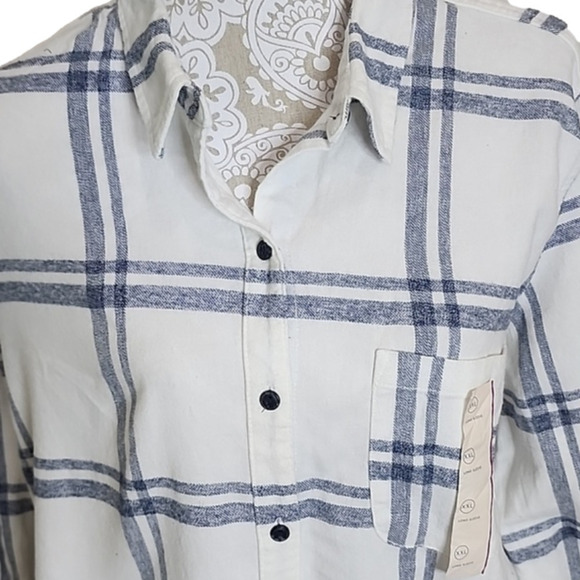 Universal Thread plaid long sleeve button down top, size XXL, NWT - Picture 2 of 6